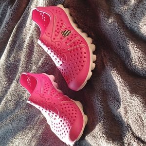 K-Swiss Recover Running shoe. Size 6.